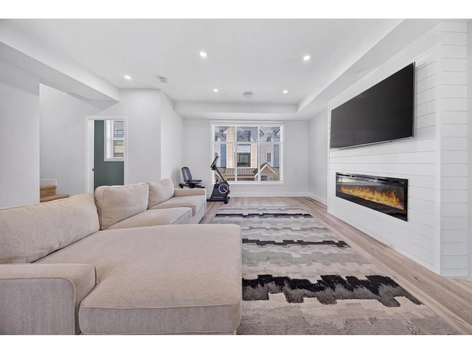 209 46211 PROMONTORY ROAD|Sardis South