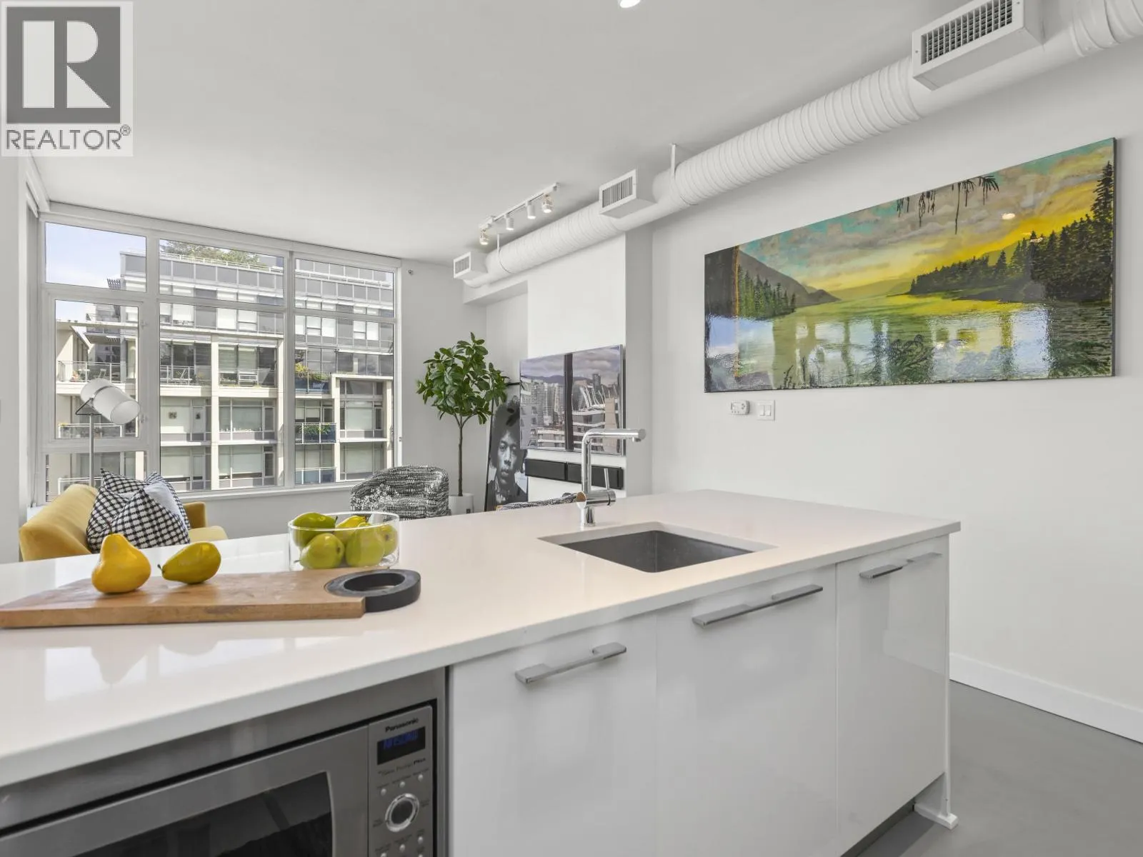 1508 108 E 1ST AVENUE