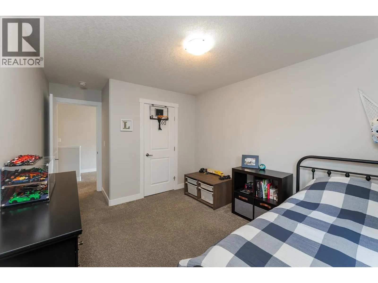 7661 CREEKSIDE WAY