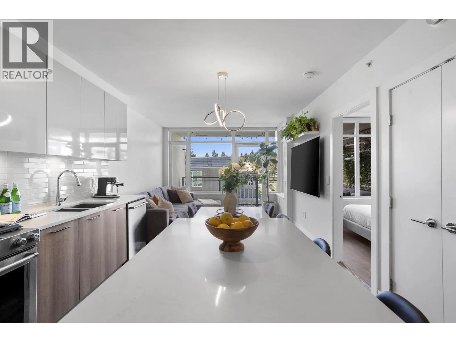 803 258 NELSON'S COURT