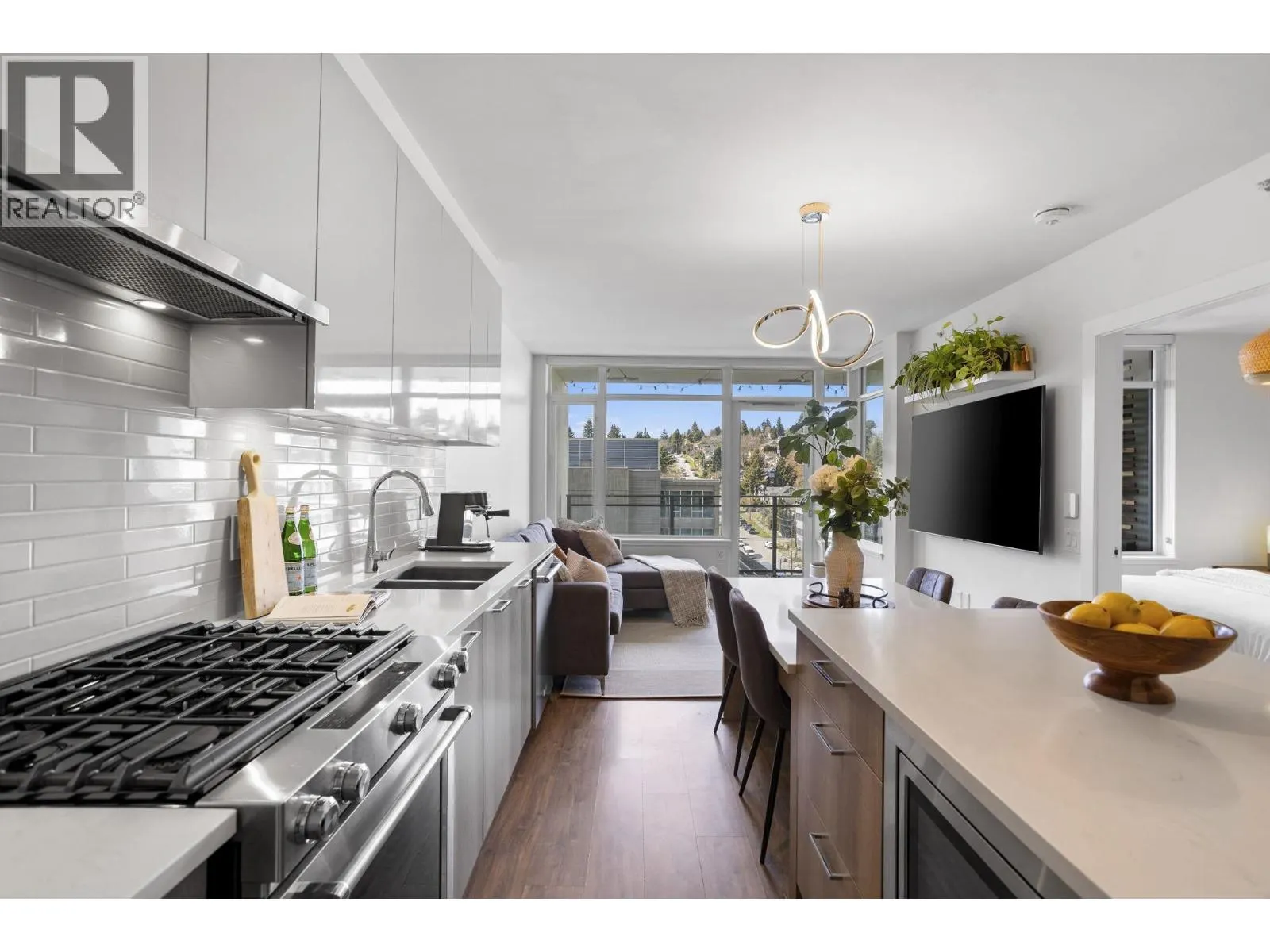 803 258 NELSON'S COURT