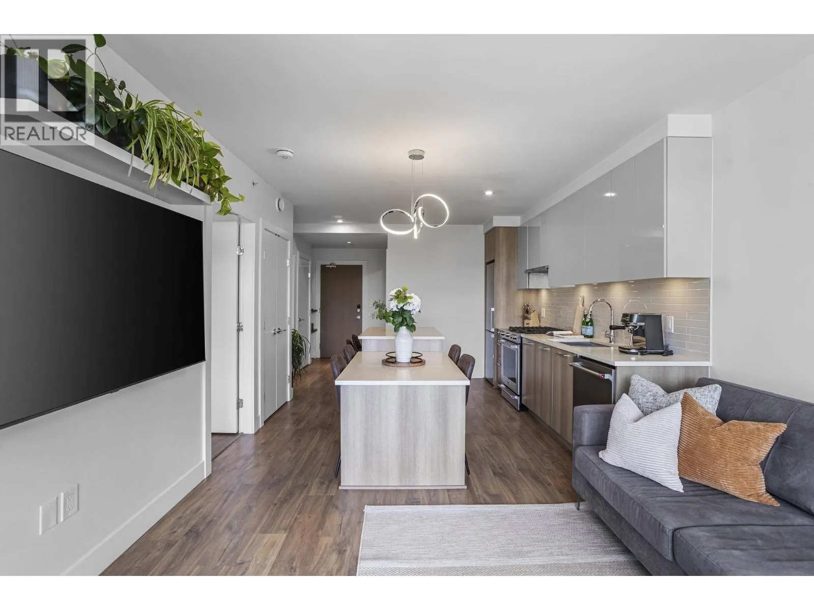 803 258 NELSON'S COURT