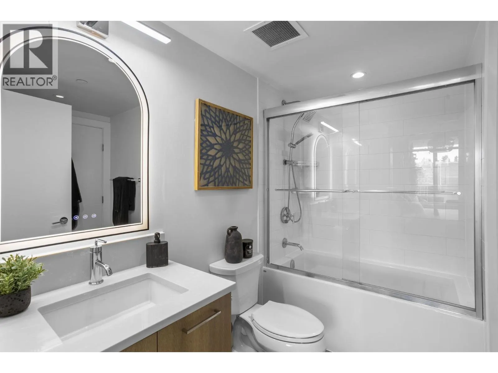 803 258 NELSON'S COURT