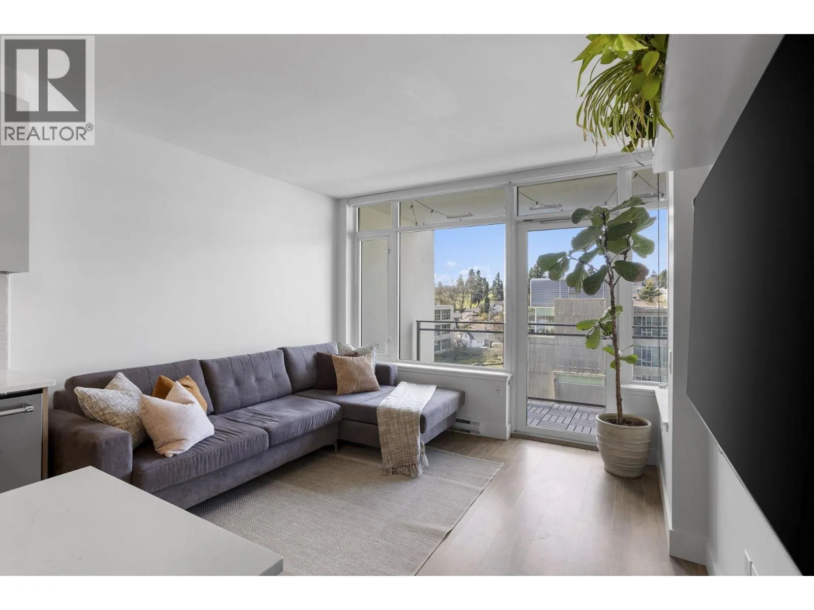 803 258 NELSON'S COURT