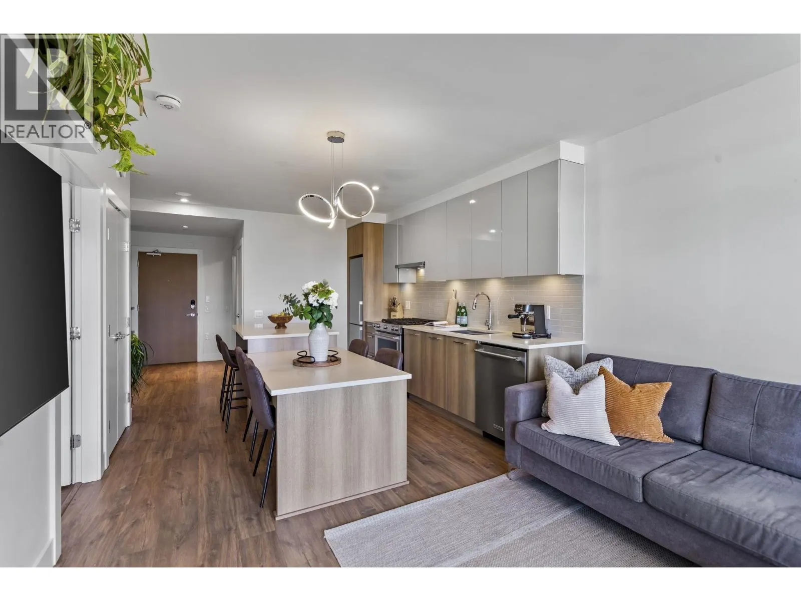 803 258 NELSON'S COURT