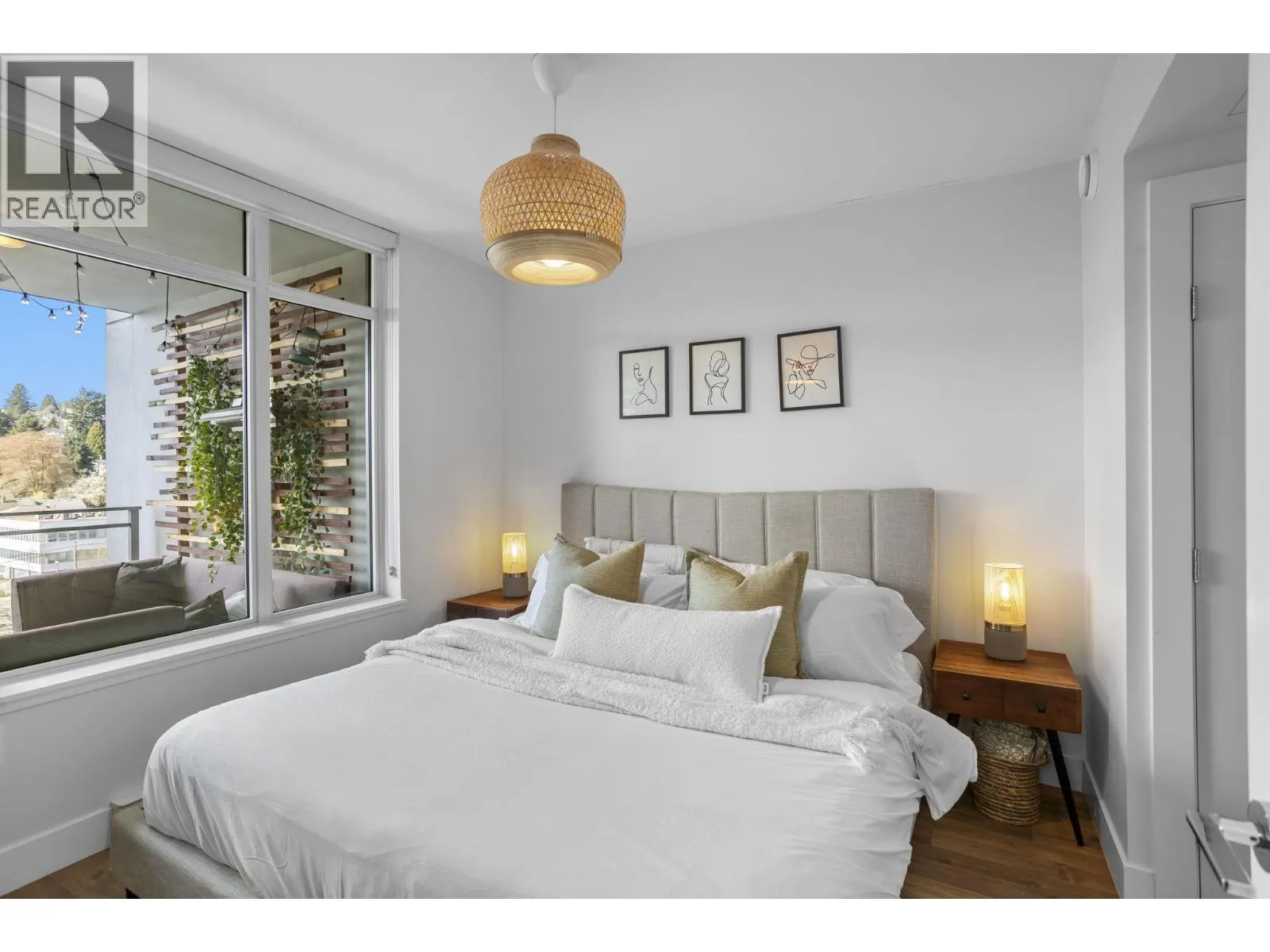 803 258 NELSON'S COURT