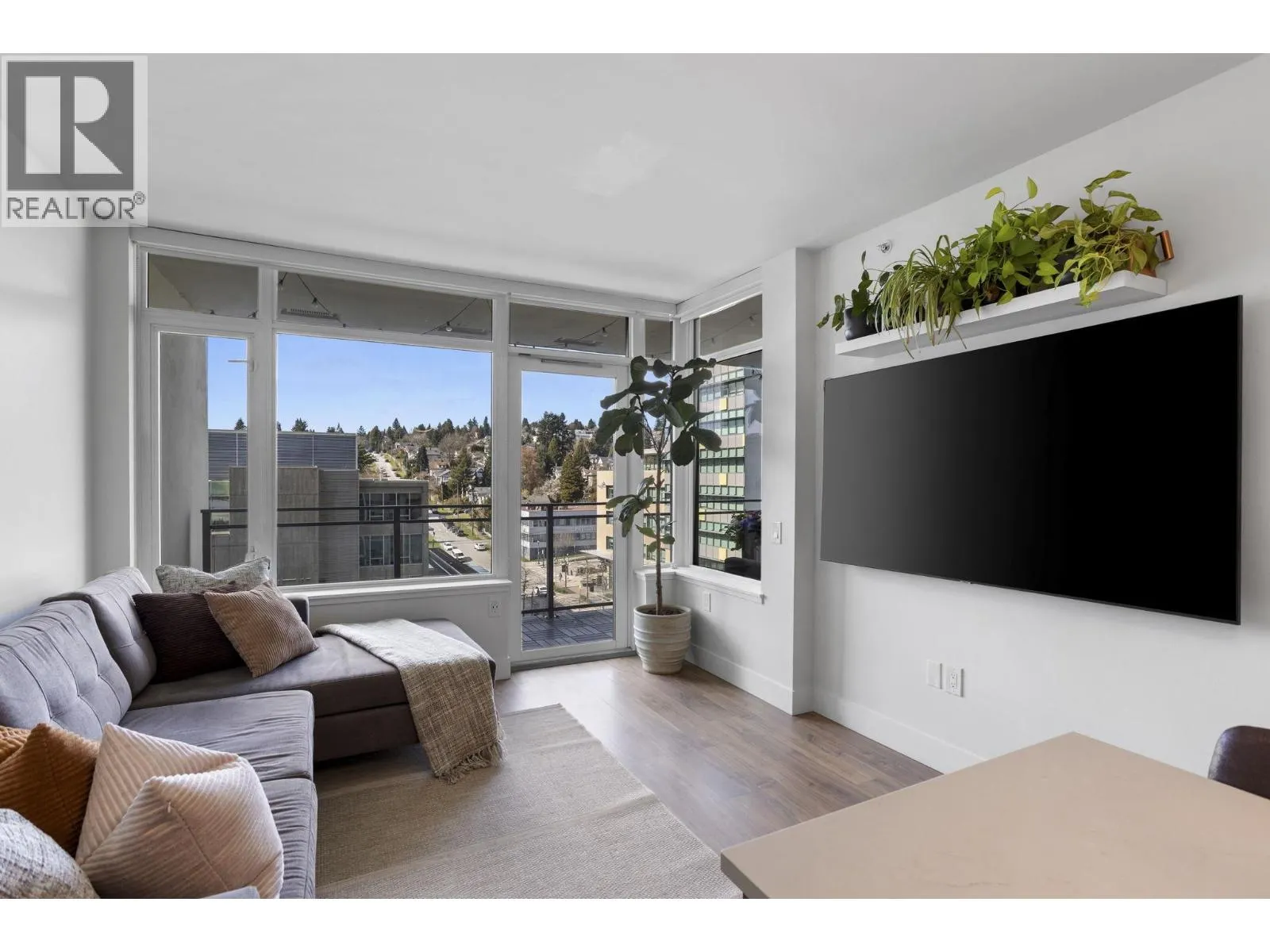 803 258 NELSON'S COURT