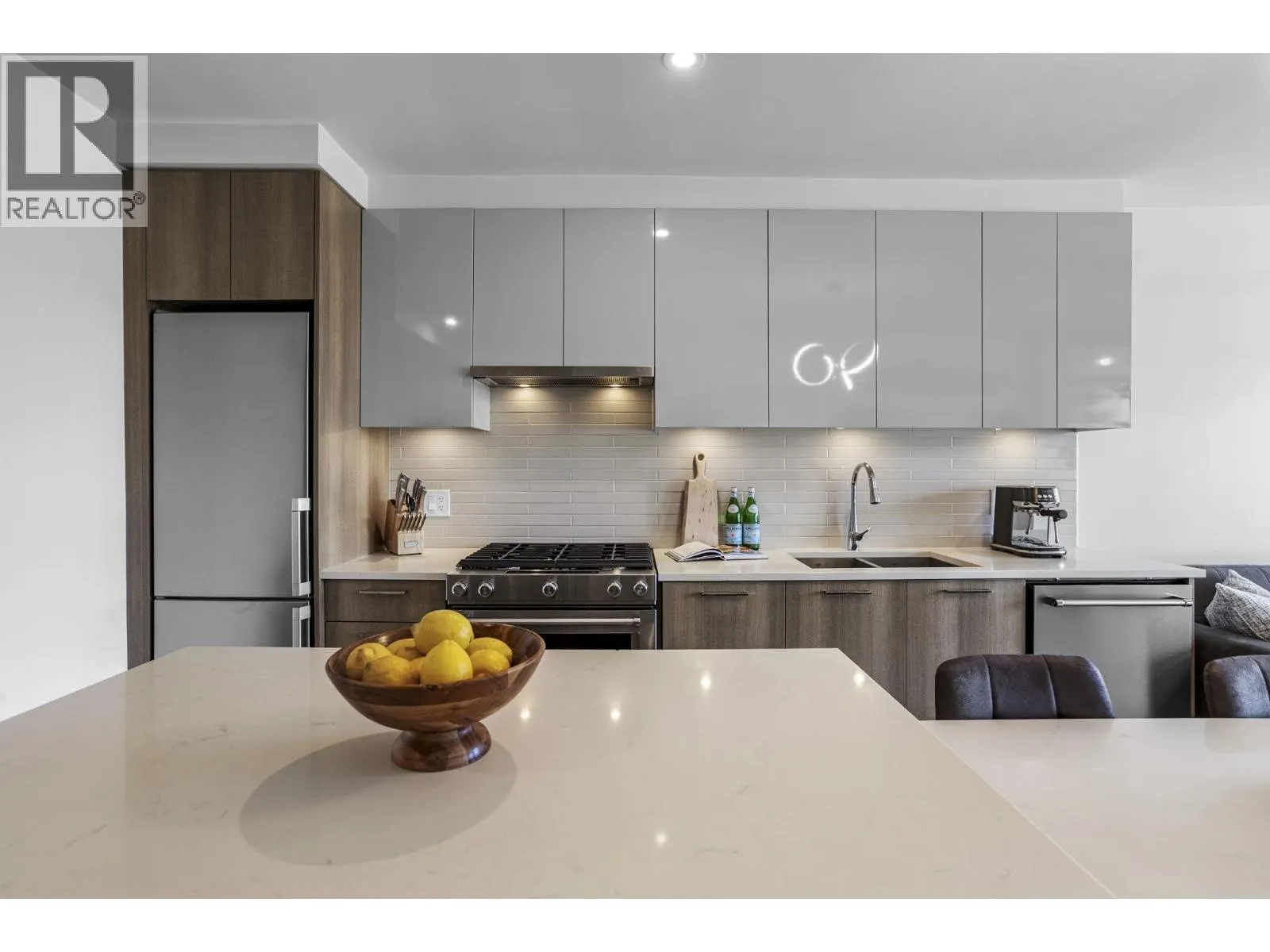 803 258 NELSON'S COURT