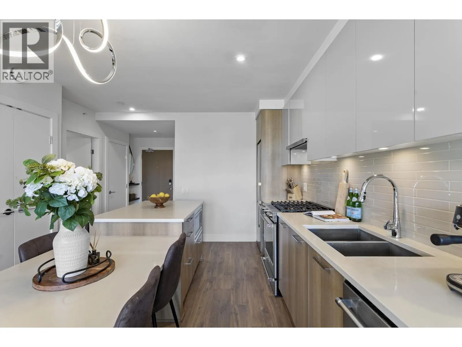 803 258 NELSON'S COURT