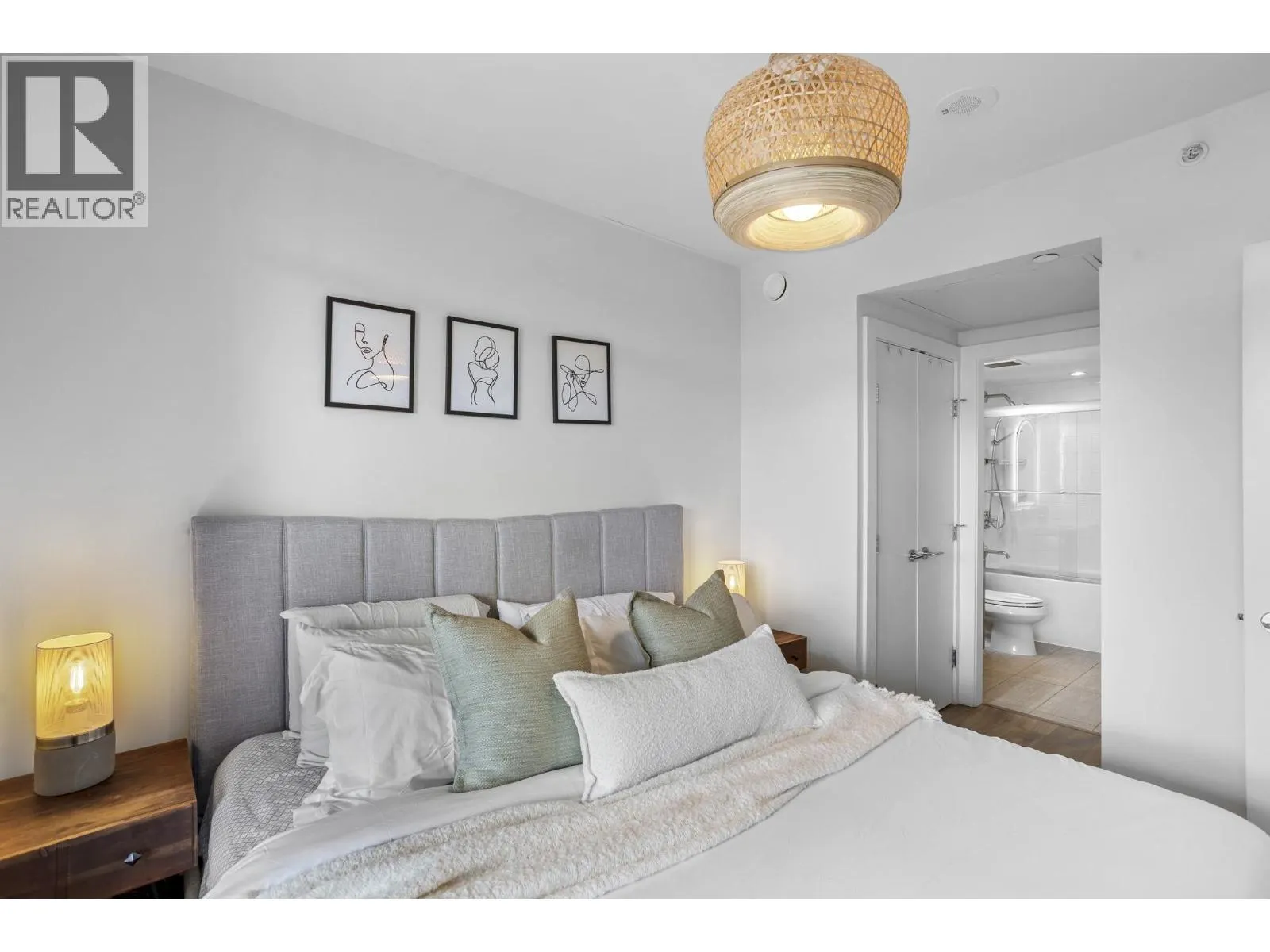 803 258 NELSON'S COURT