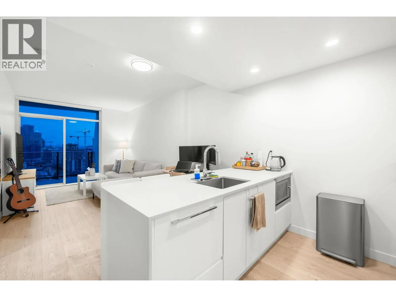 2607 2181 MADISON AVENUE