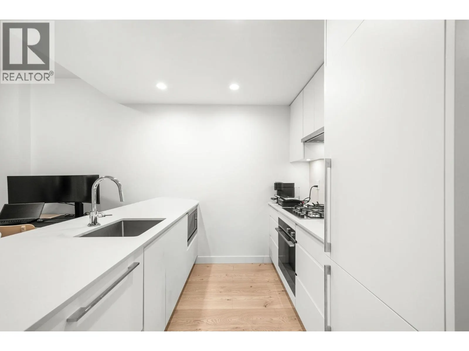 2607 2181 MADISON AVENUE