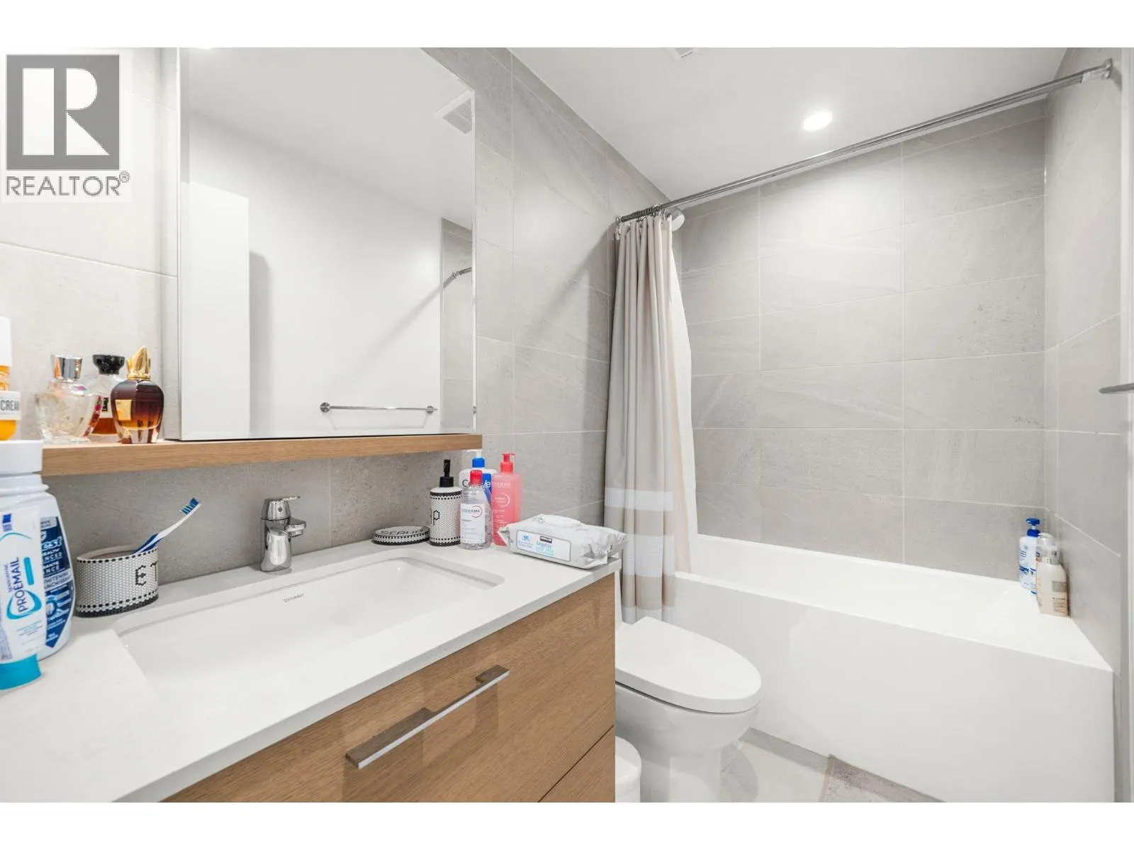 2607 2181 MADISON AVENUE