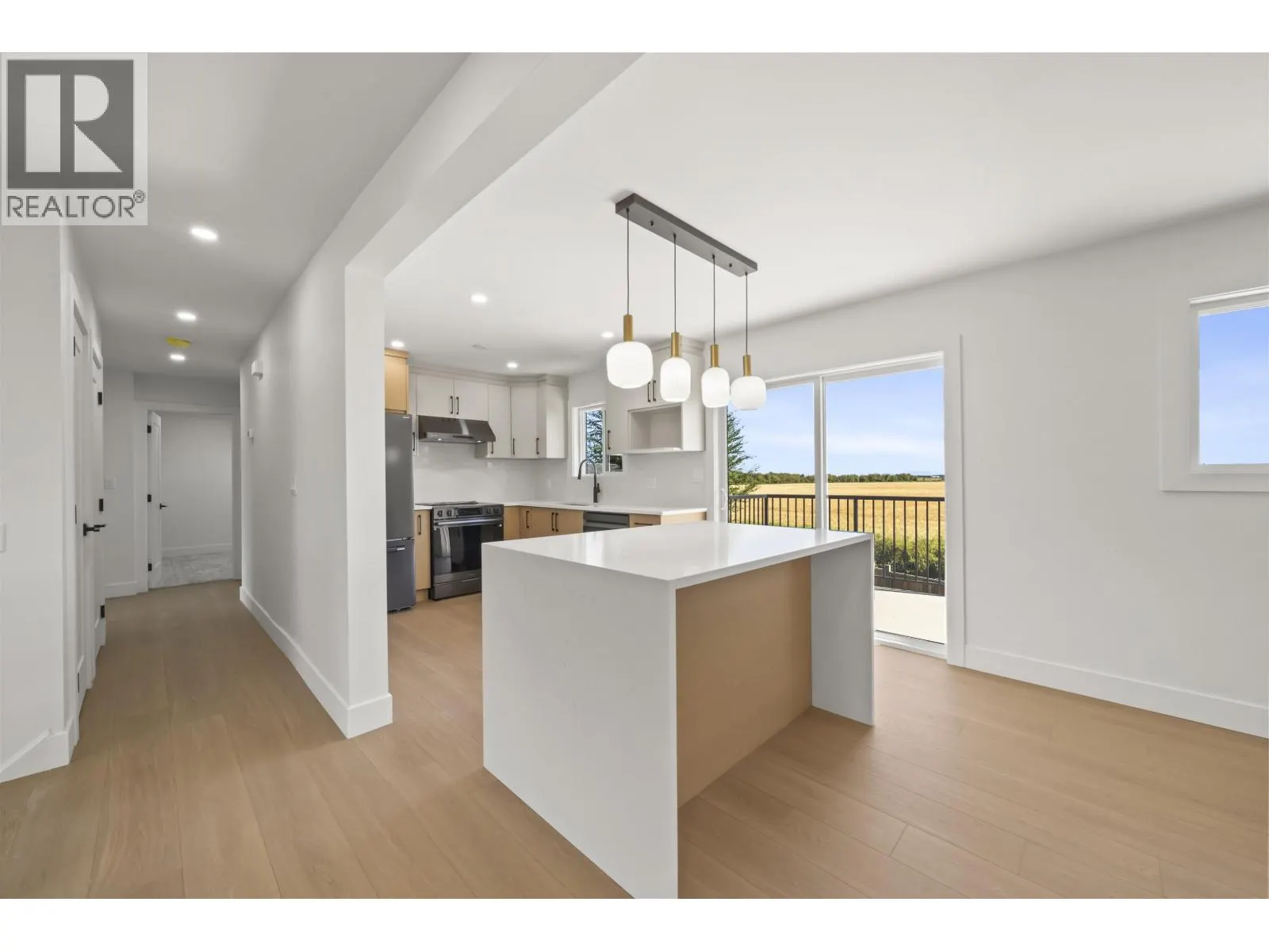 5548 44 AVENUE