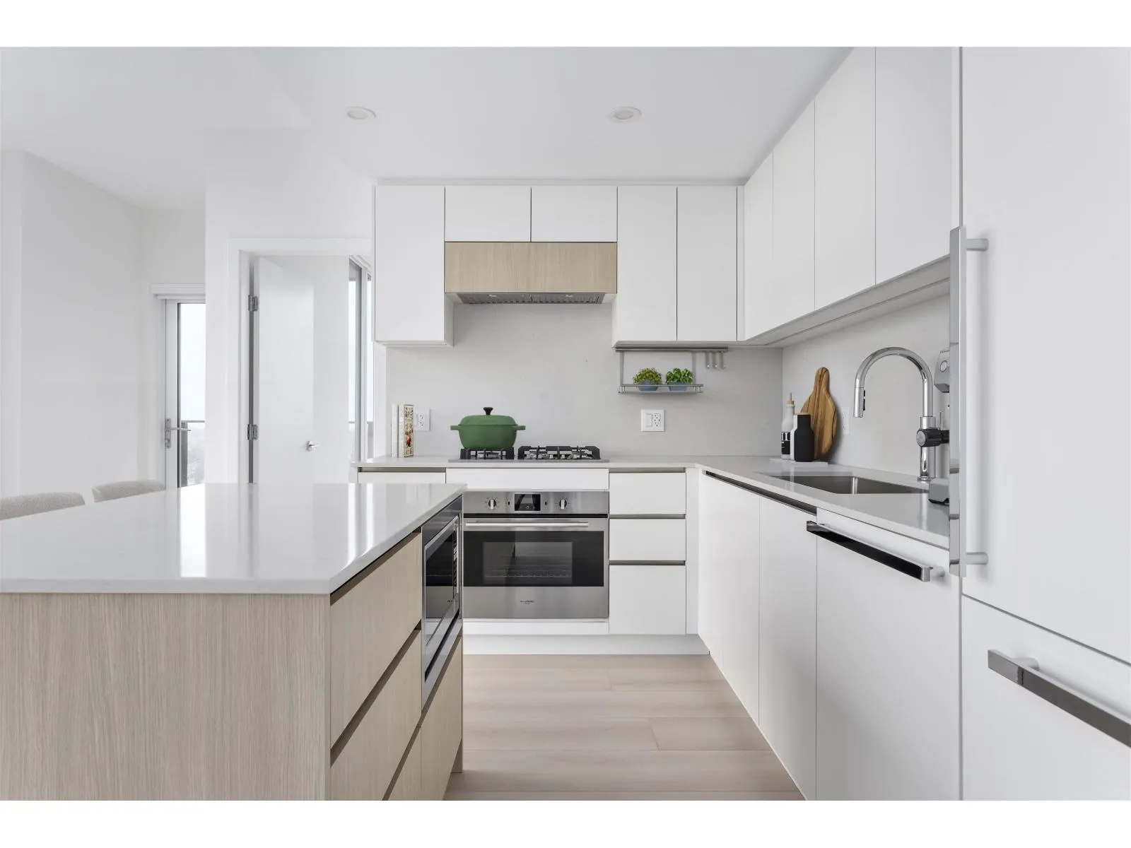1904 13573 98A AVENUE