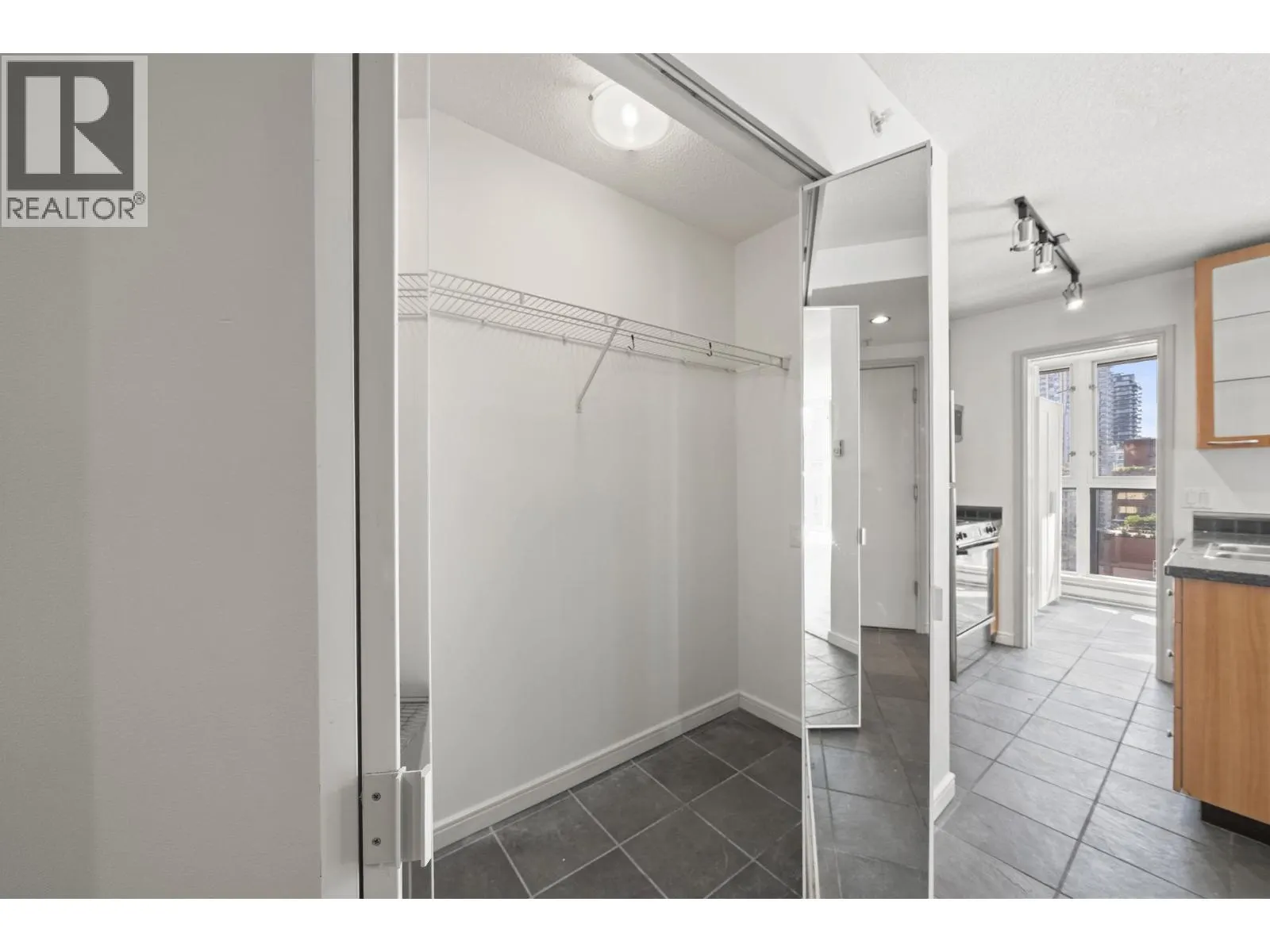 1807 1068 HORNBY STREET
