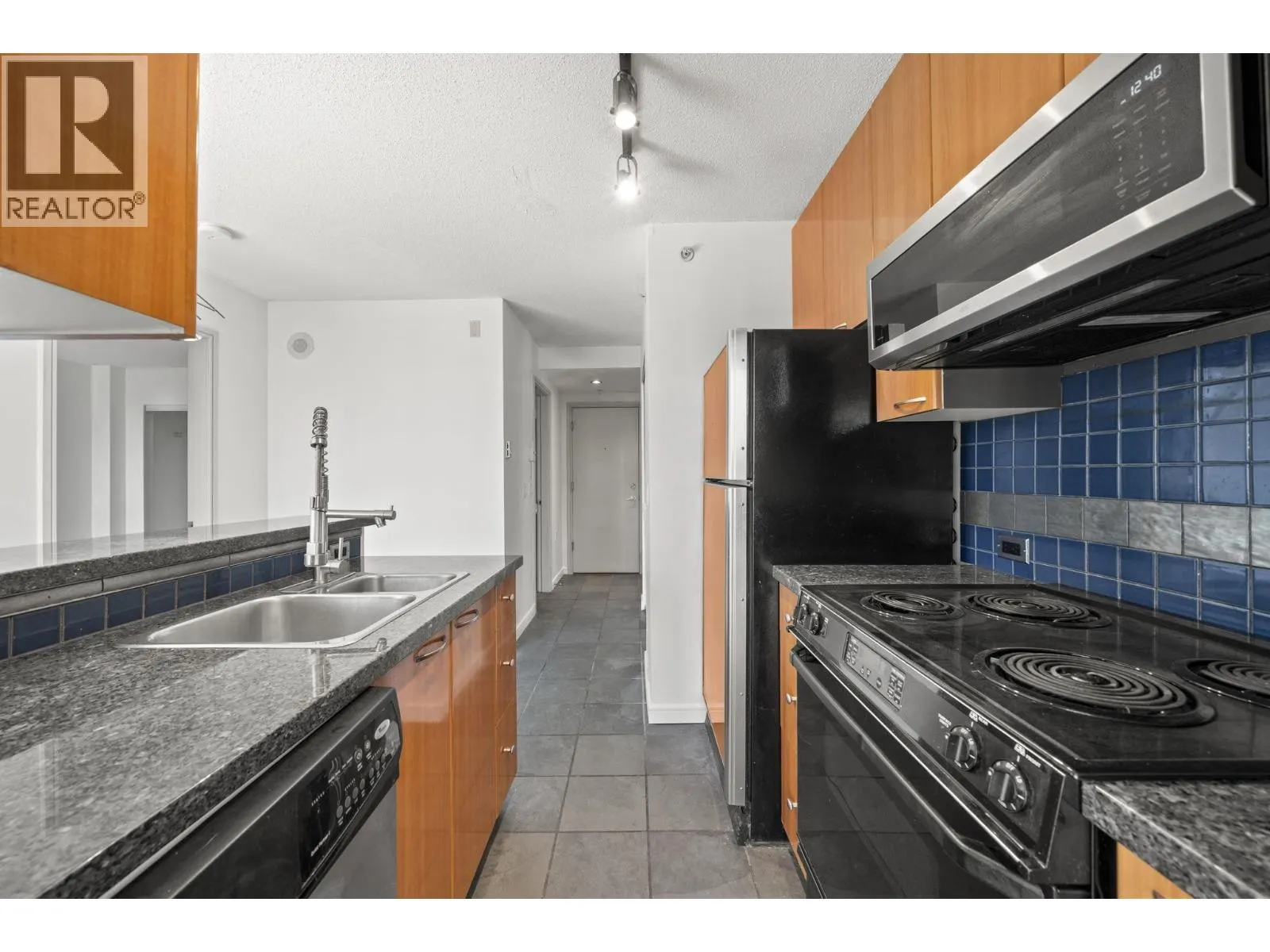 1807 1068 HORNBY STREET