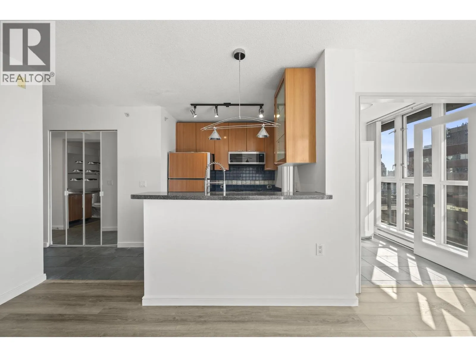 1807 1068 HORNBY STREET