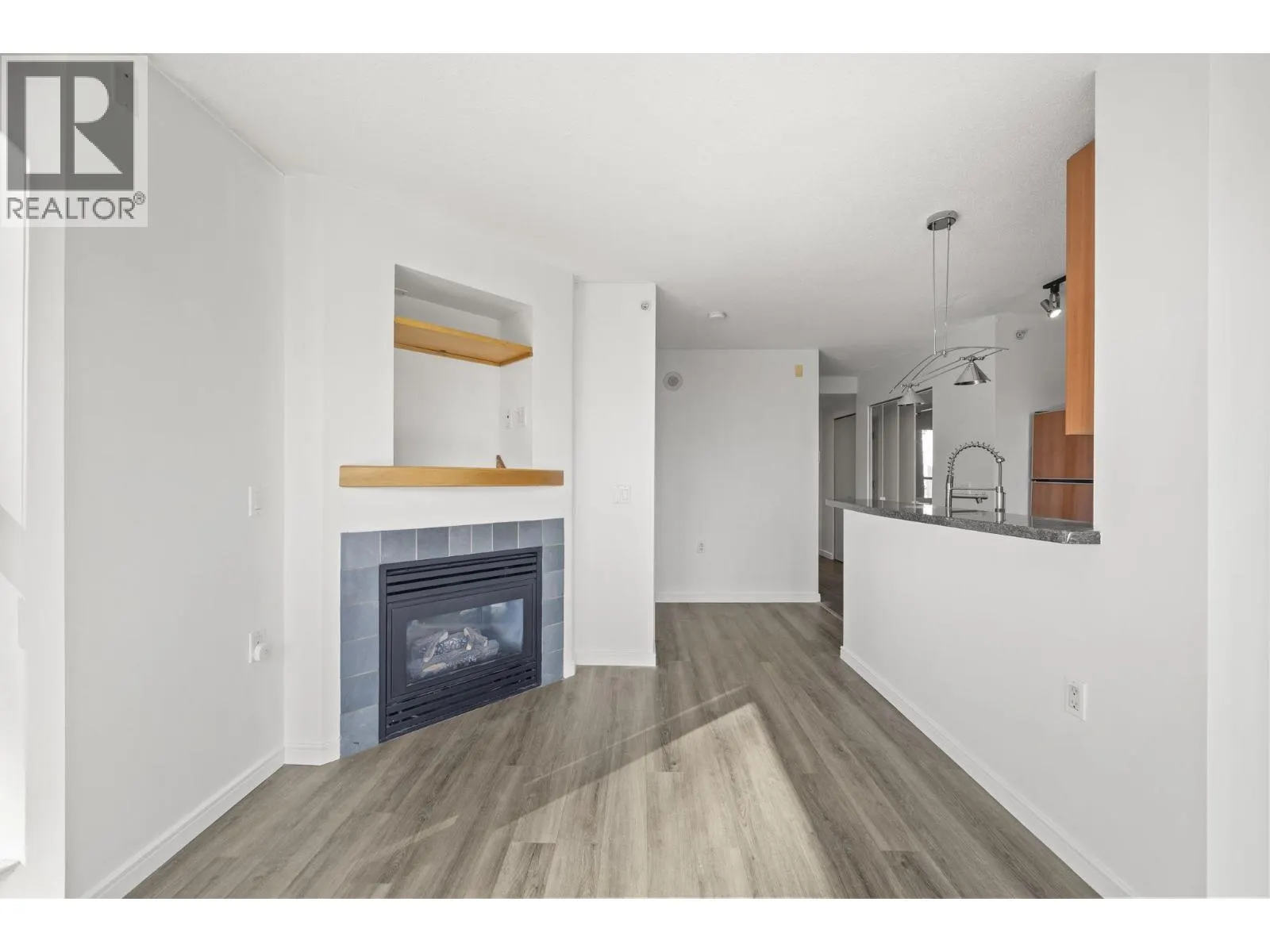 1807 1068 HORNBY STREET