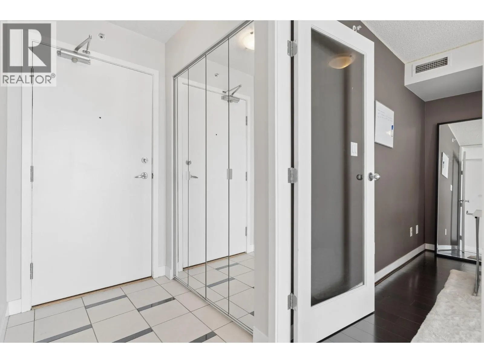 908 1408 STRATHMORE MEWS