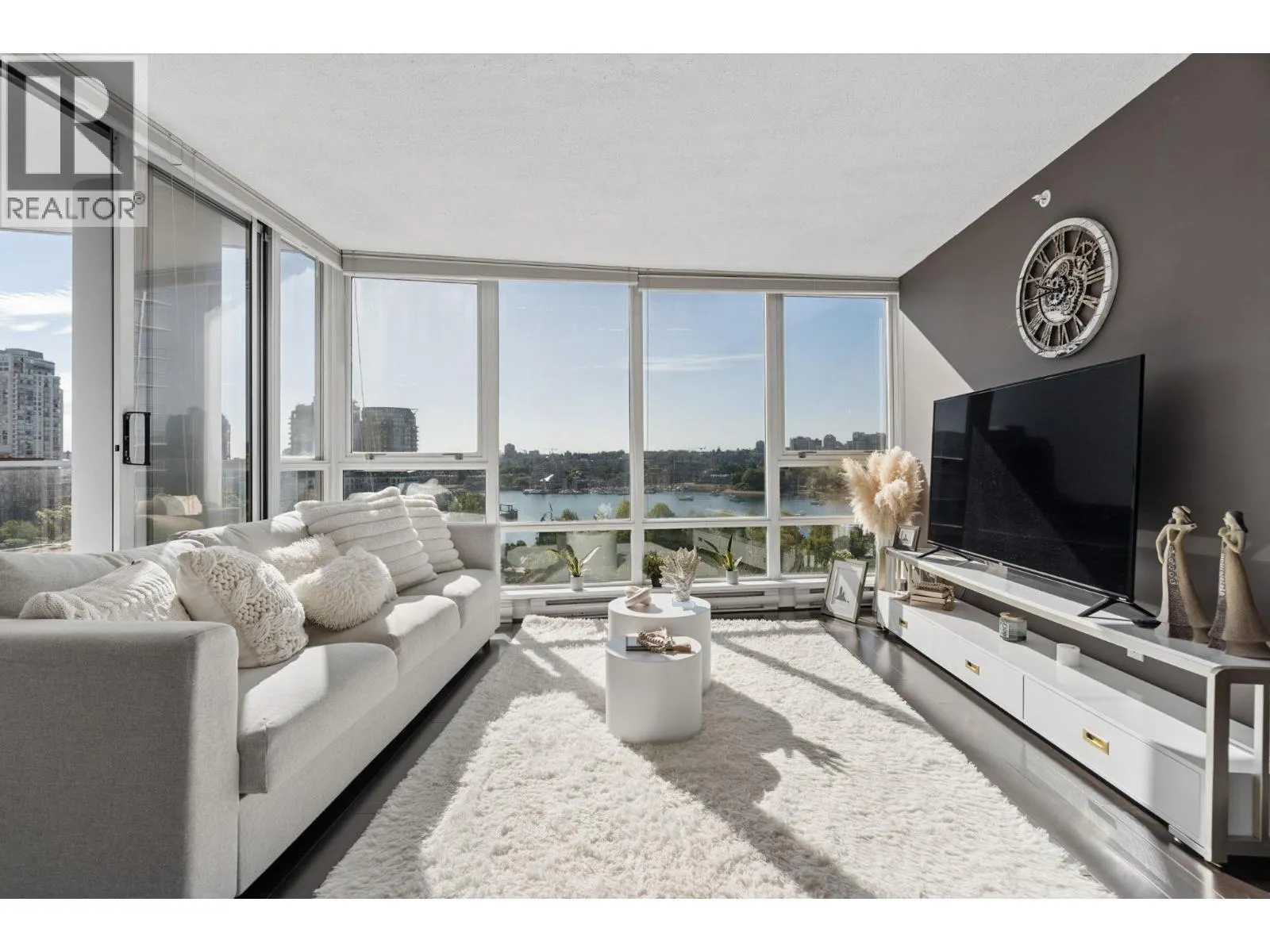 908 1408 STRATHMORE MEWS
