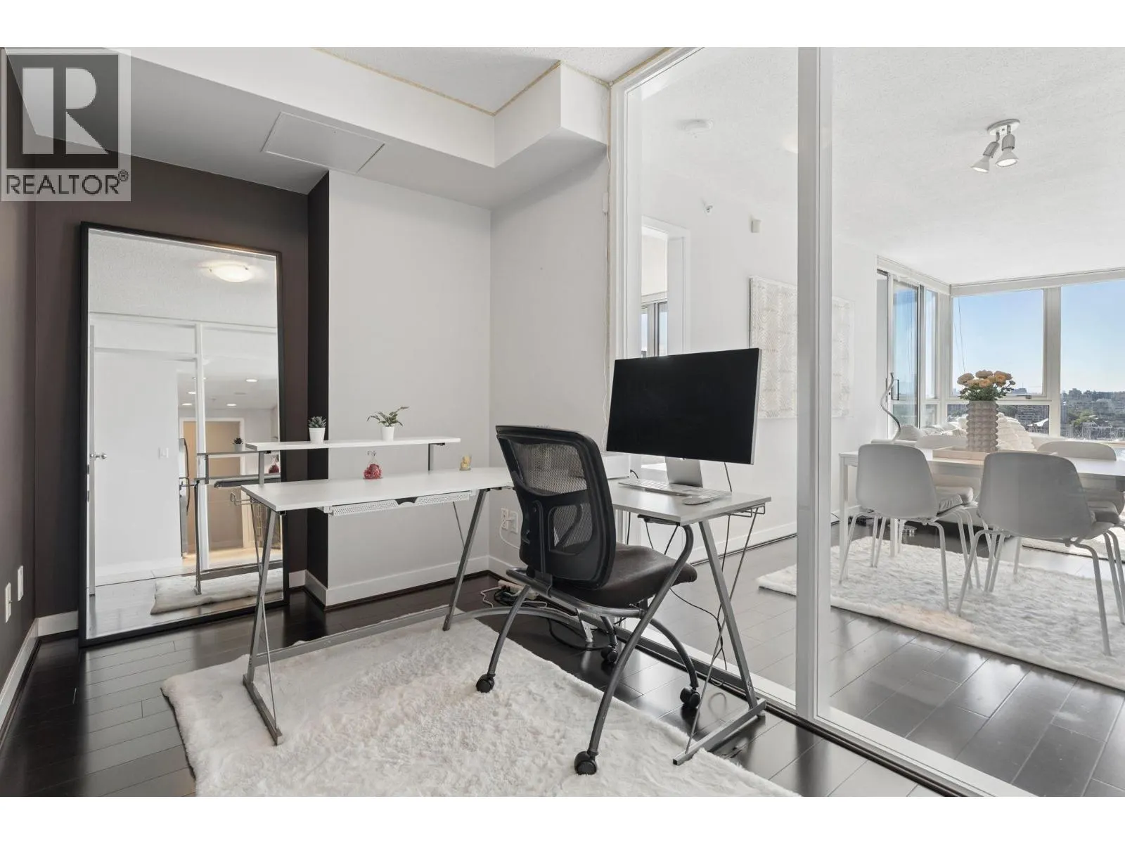 908 1408 STRATHMORE MEWS