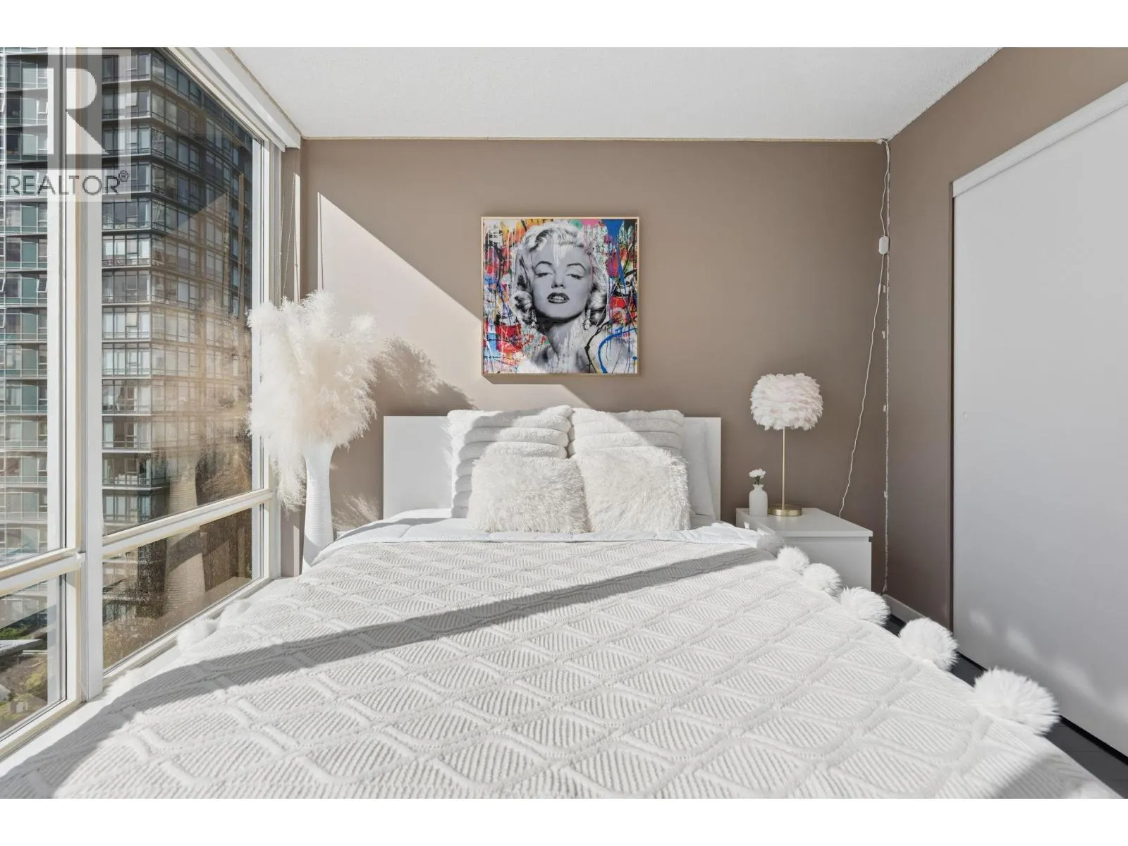 908 1408 STRATHMORE MEWS