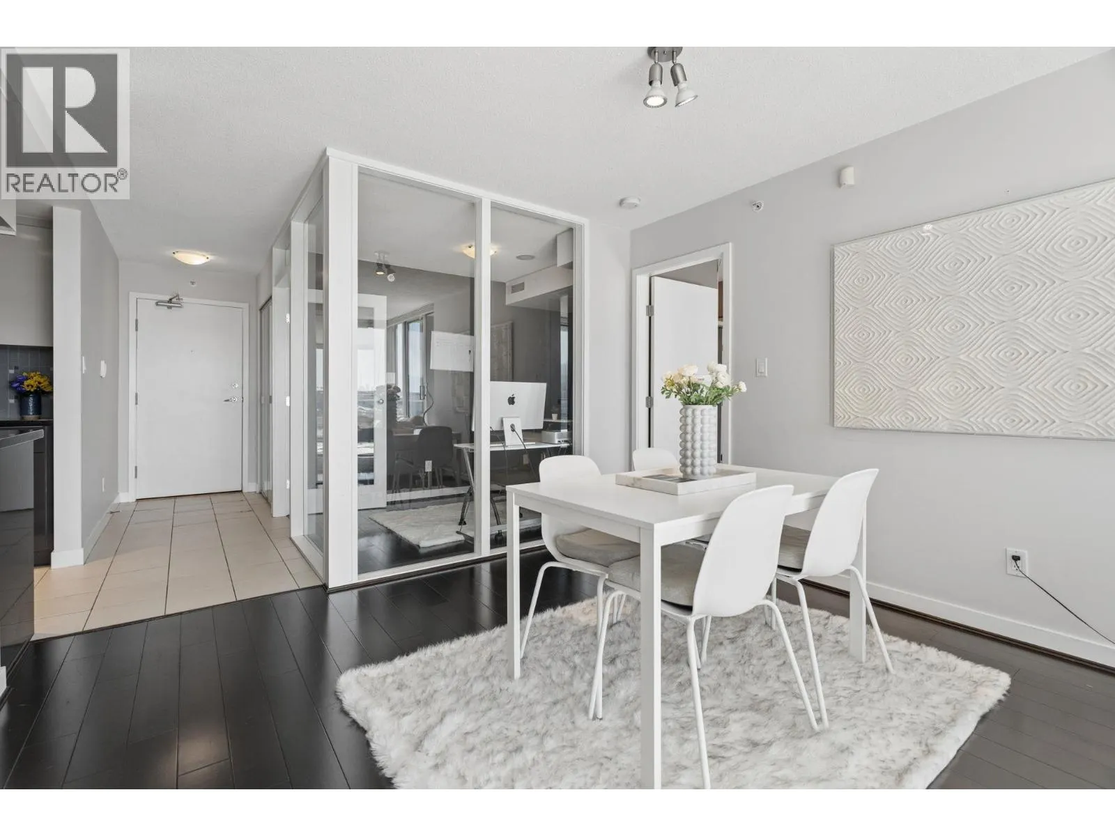 908 1408 STRATHMORE MEWS