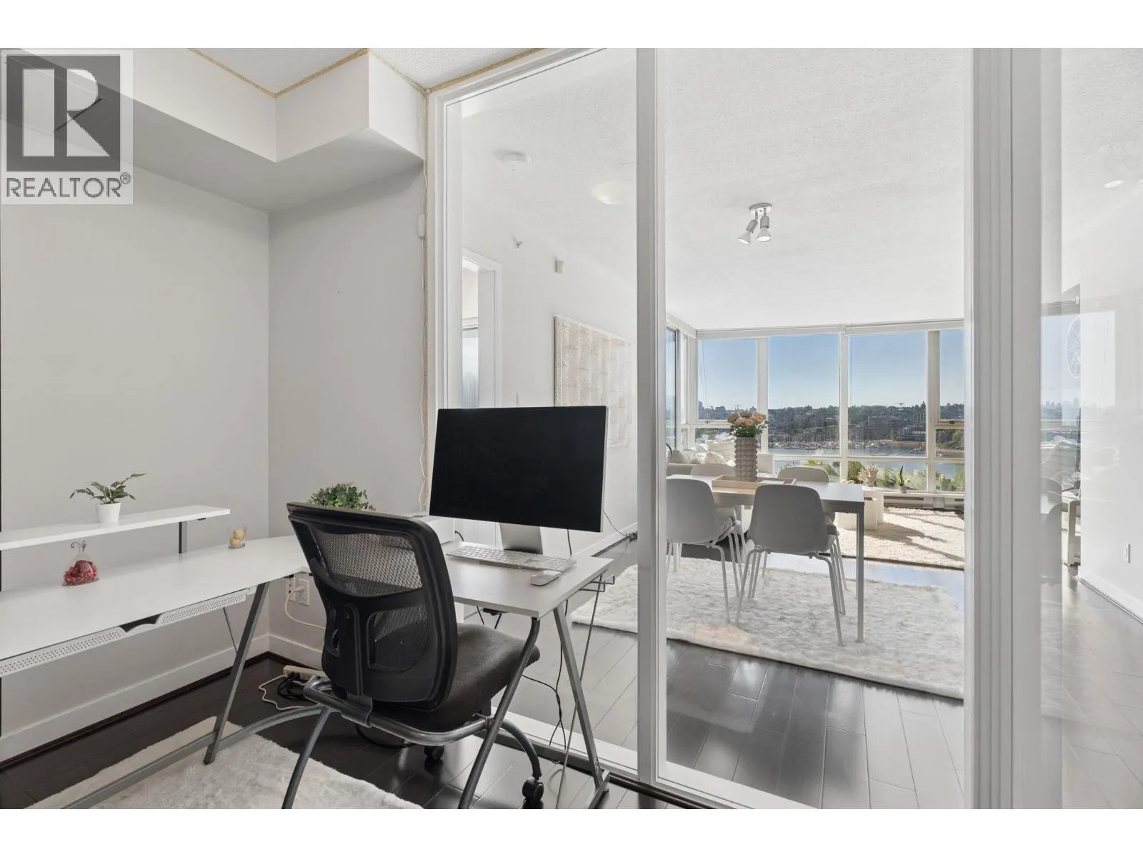 908 1408 STRATHMORE MEWS