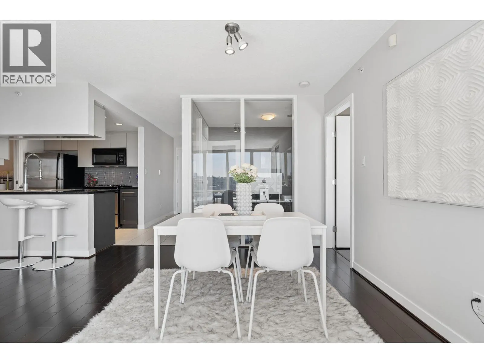 908 1408 STRATHMORE MEWS