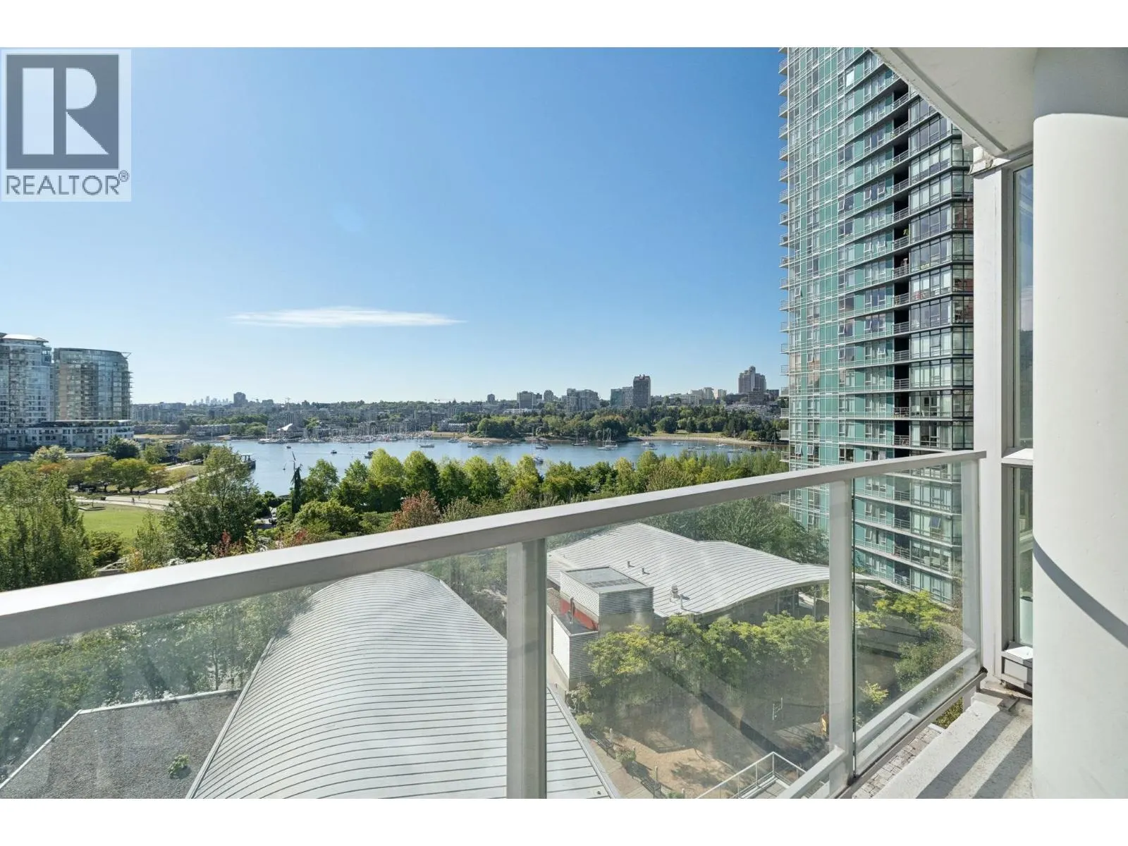 908 1408 STRATHMORE MEWS