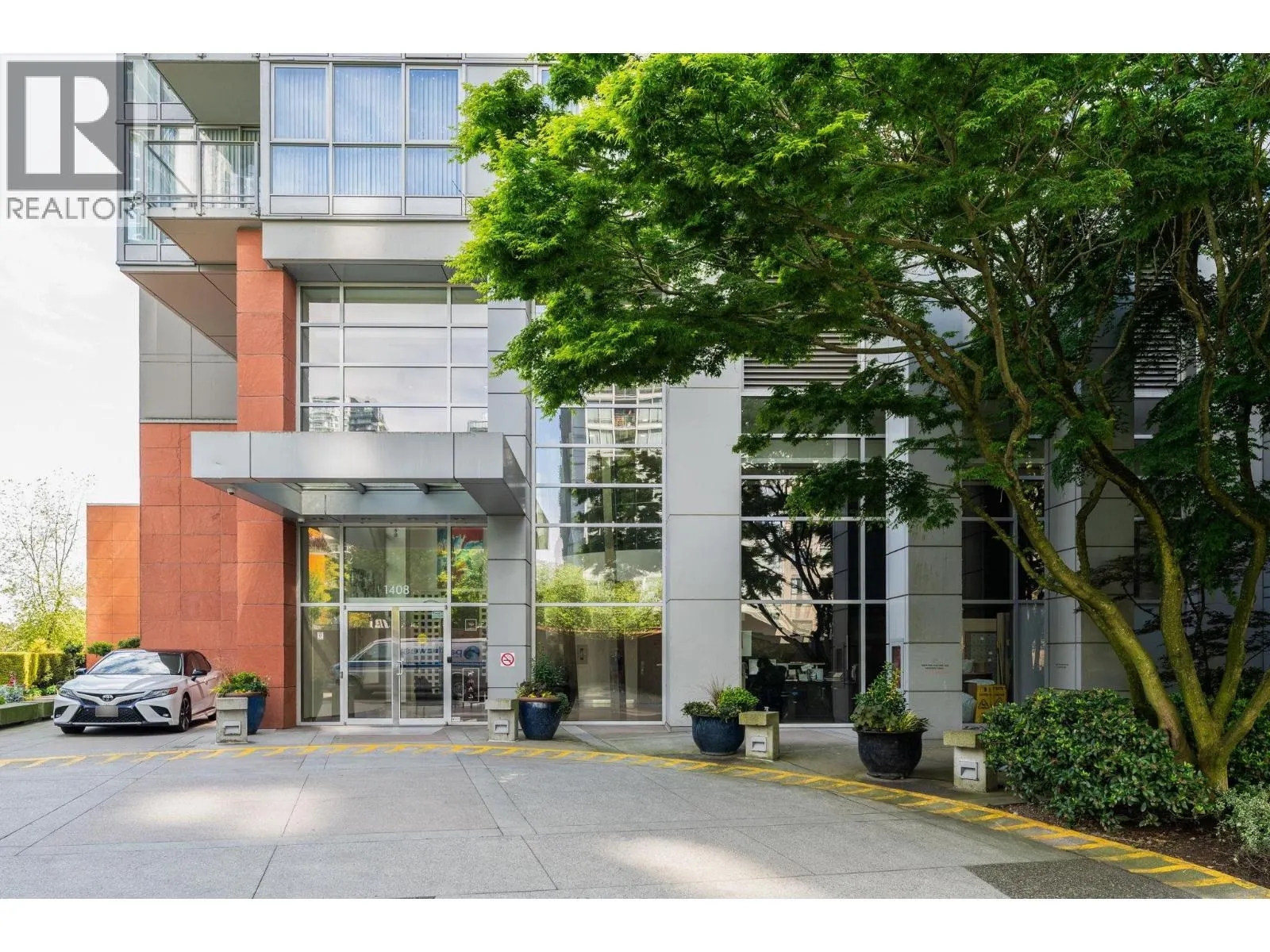 908 1408 STRATHMORE MEWS