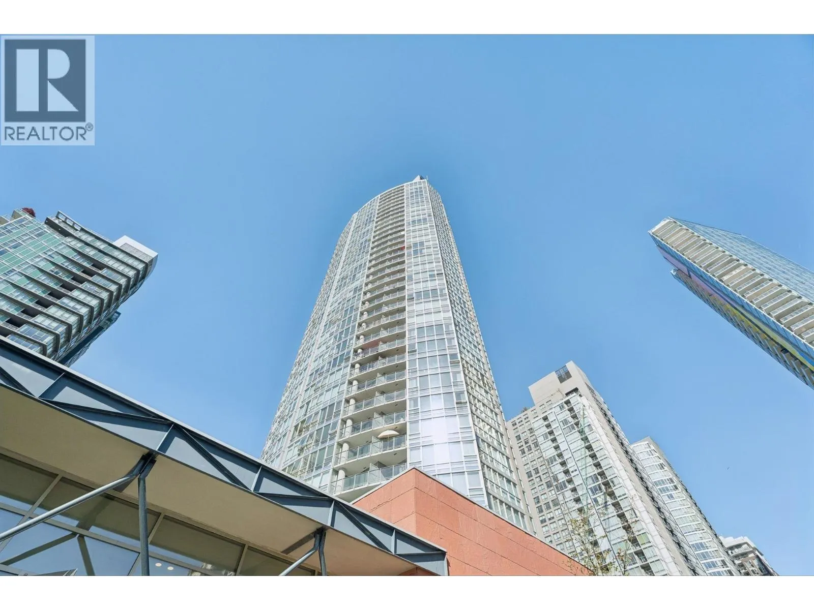 908 1408 STRATHMORE MEWS