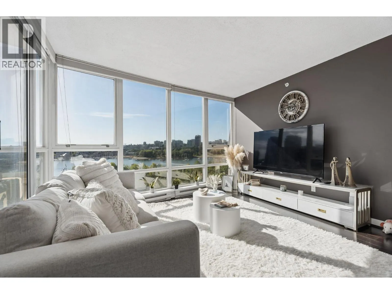 908 1408 STRATHMORE MEWS