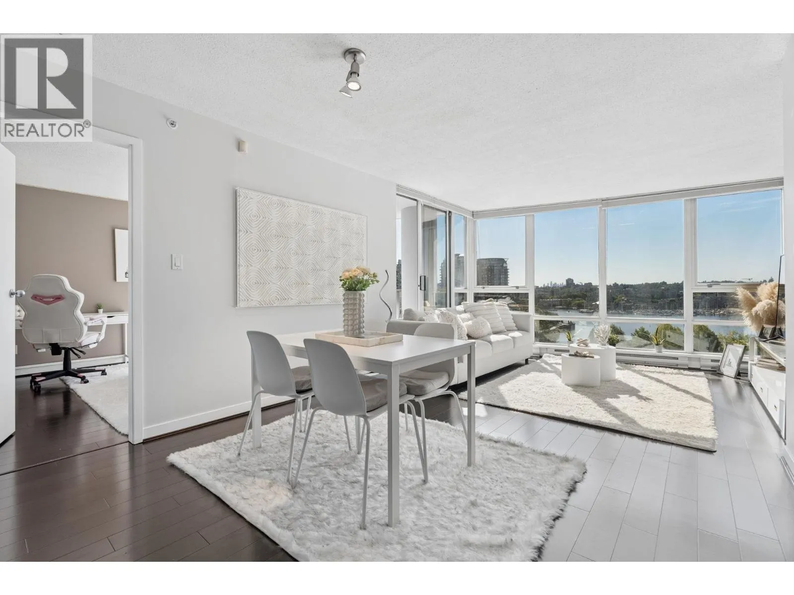 908 1408 STRATHMORE MEWS