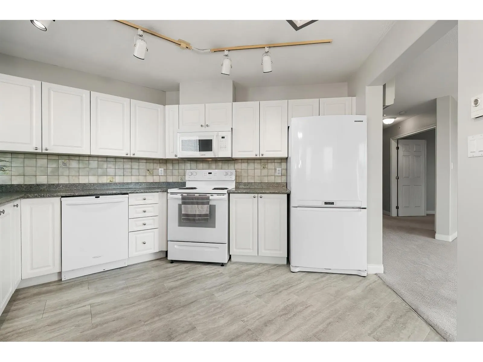 805 33065 MILL LAKE ROAD