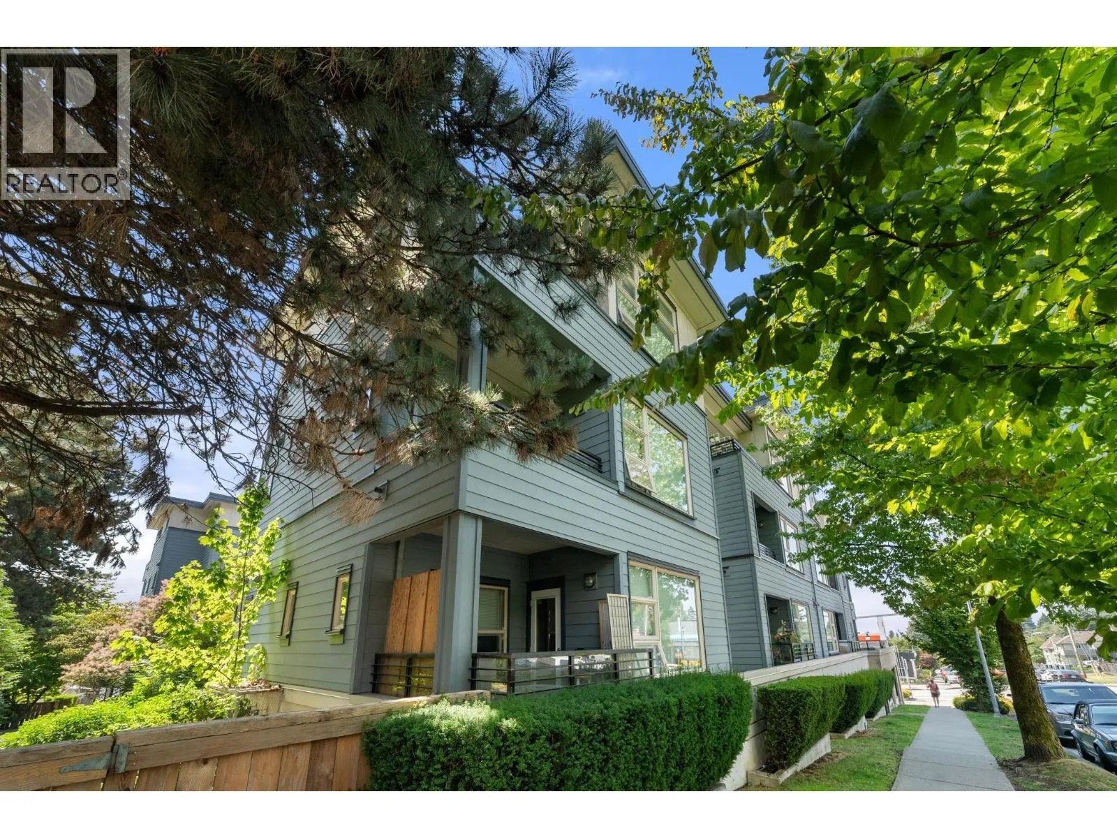 302 709 12TH STREET