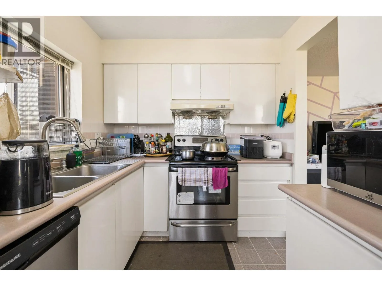 1606 9633 MANCHESTER DRIVE