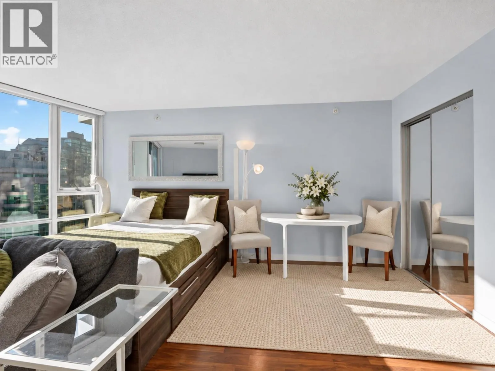 2508 233 ROBSON STREET