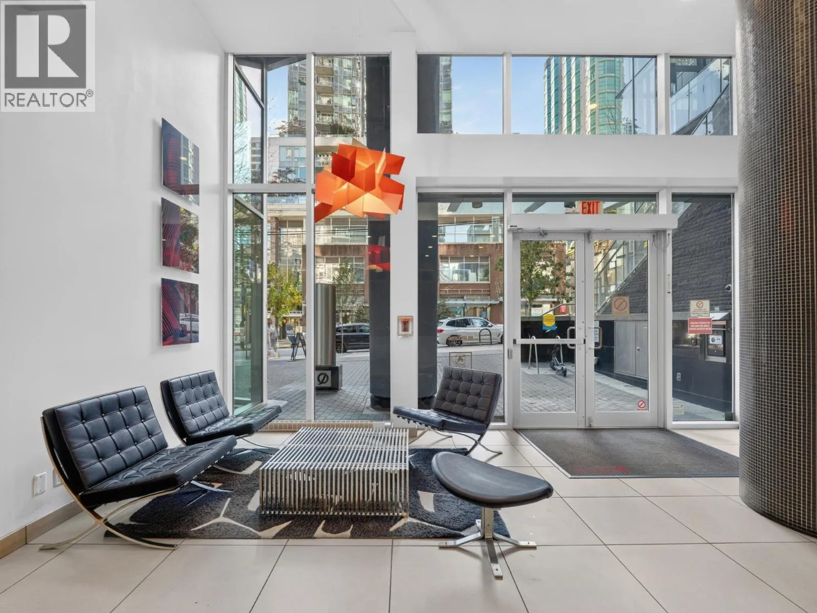 2508 233 ROBSON STREET
