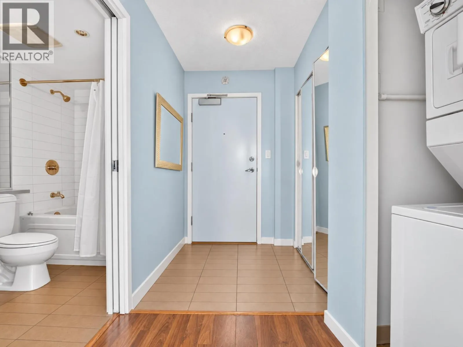 2508 233 ROBSON STREET