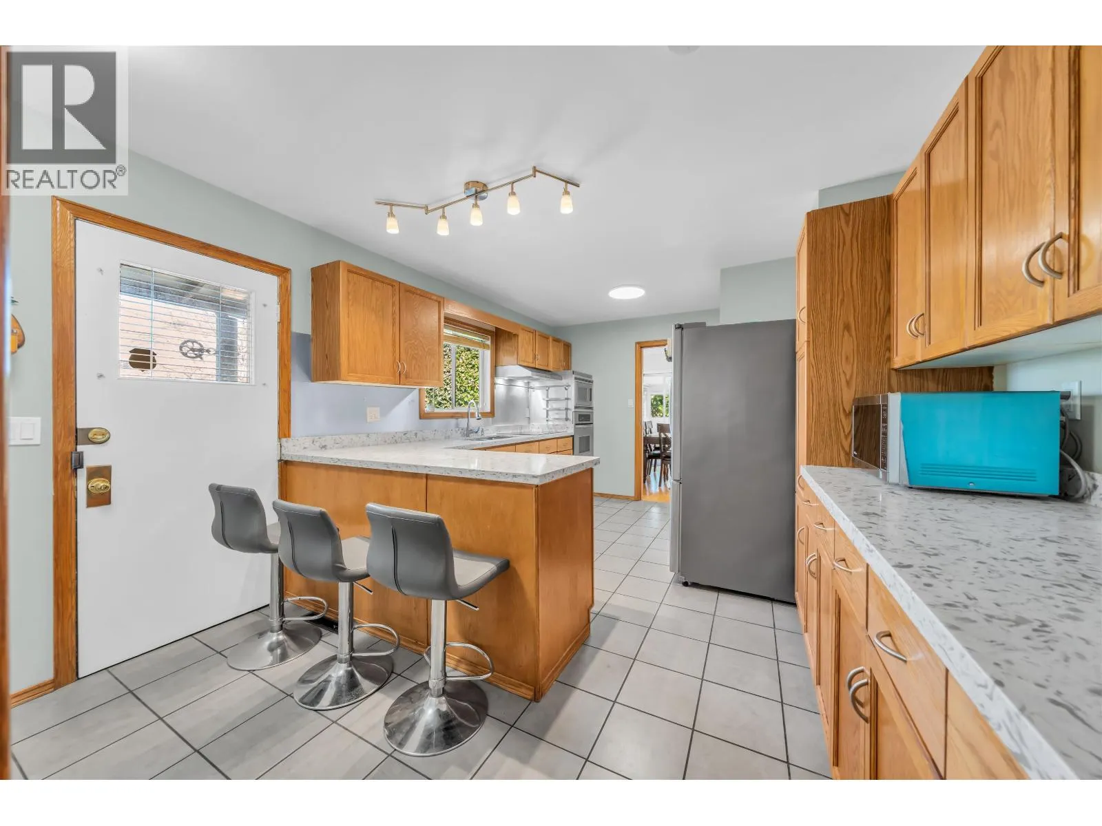 8758 CREST DRIVE