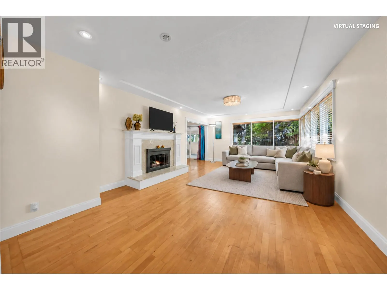 8758 CREST DRIVE