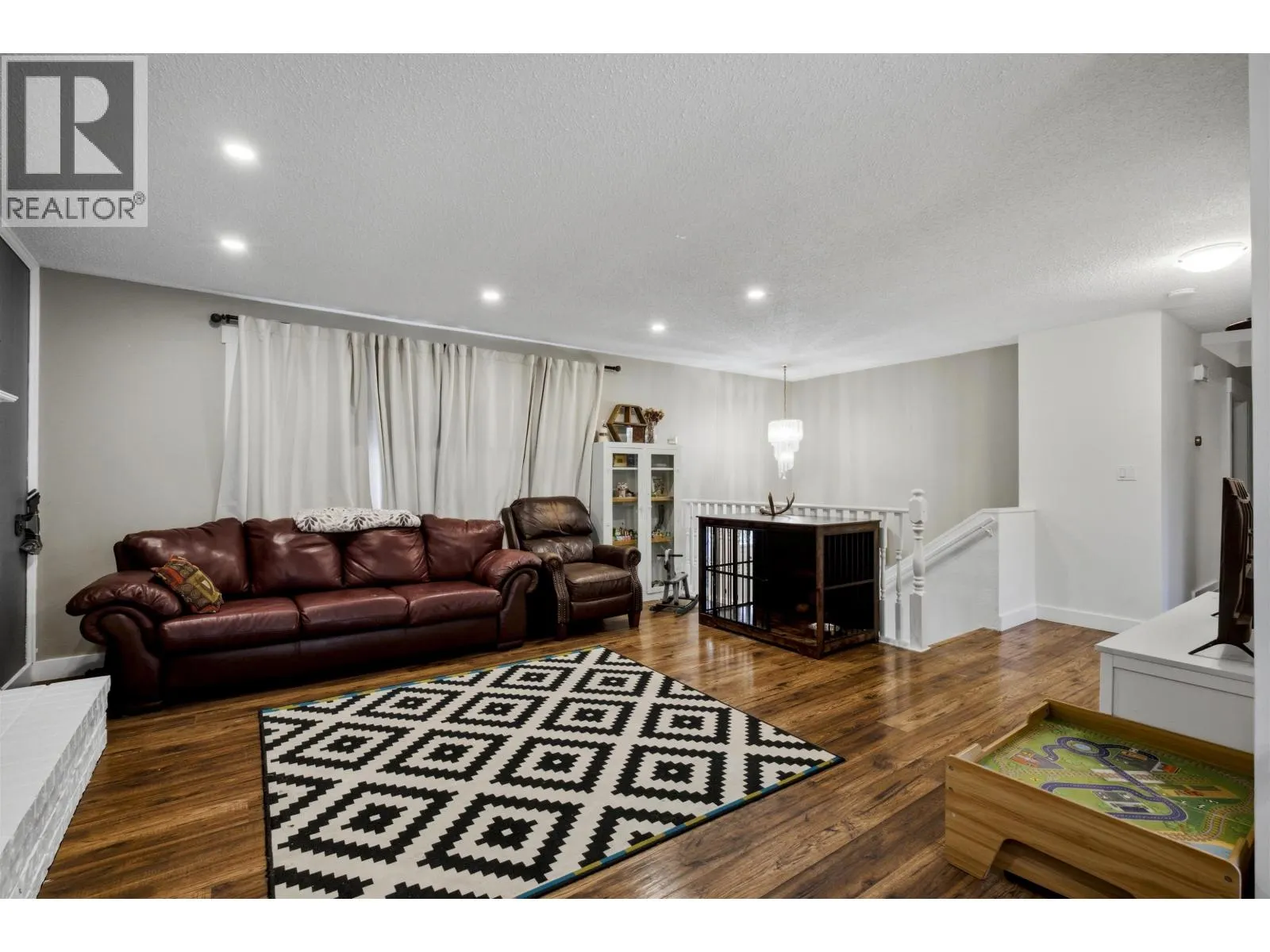 220 CORNWALL CRESCENT