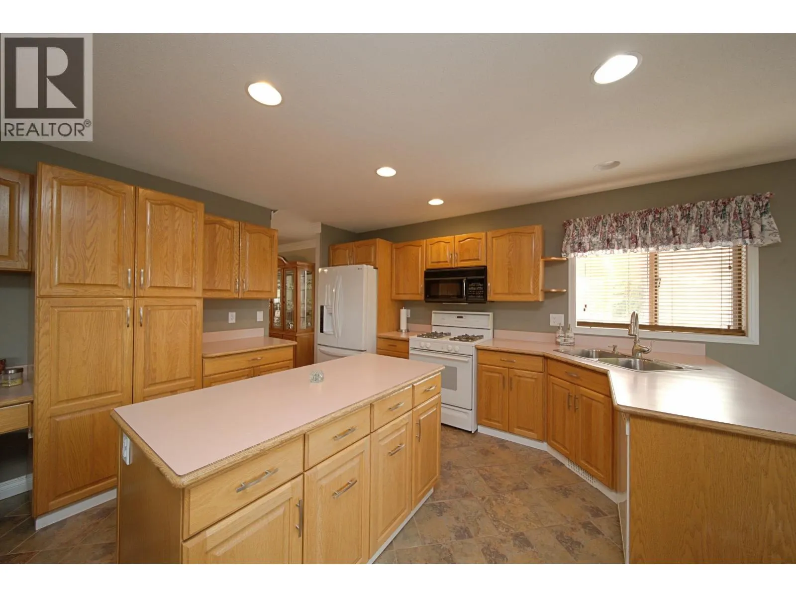 599 PEARKES DRIVE