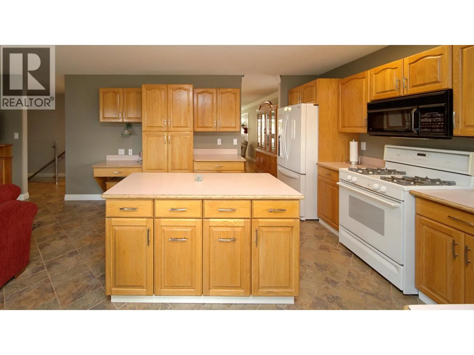 599 PEARKES DRIVE