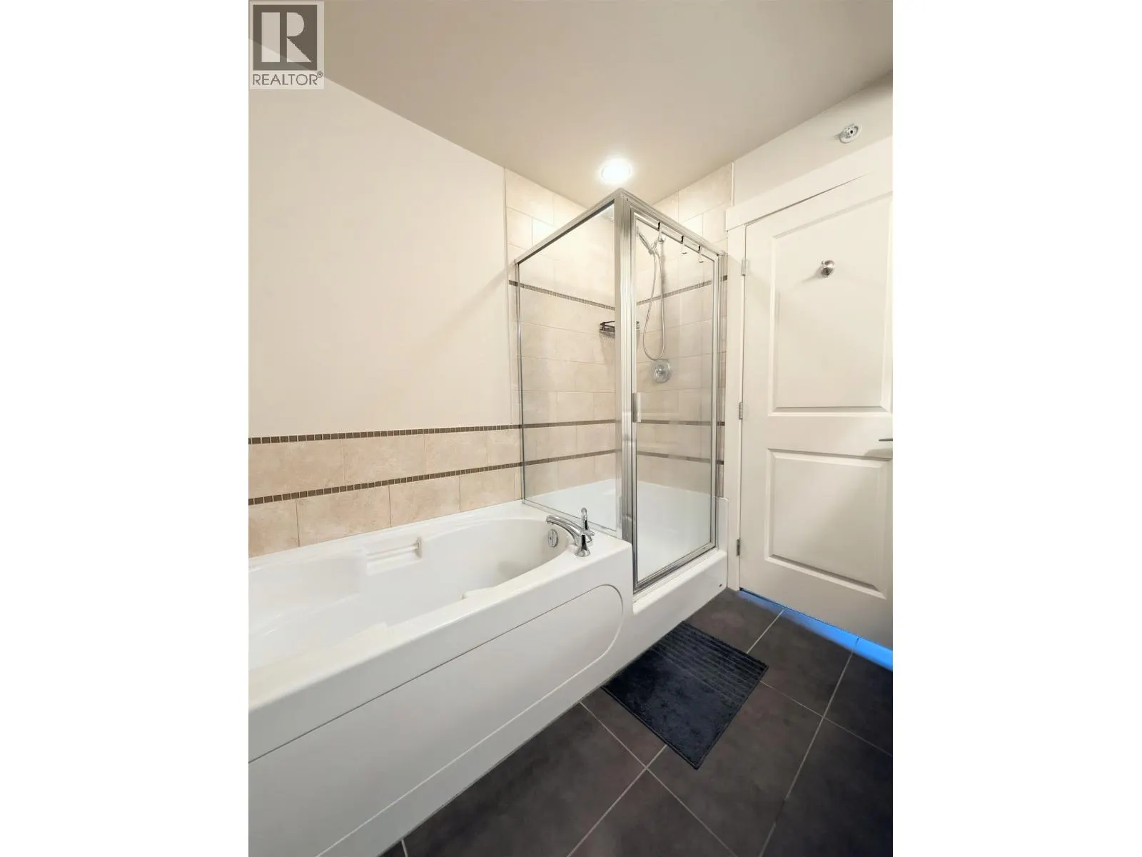 206 6077 LONDON ROAD