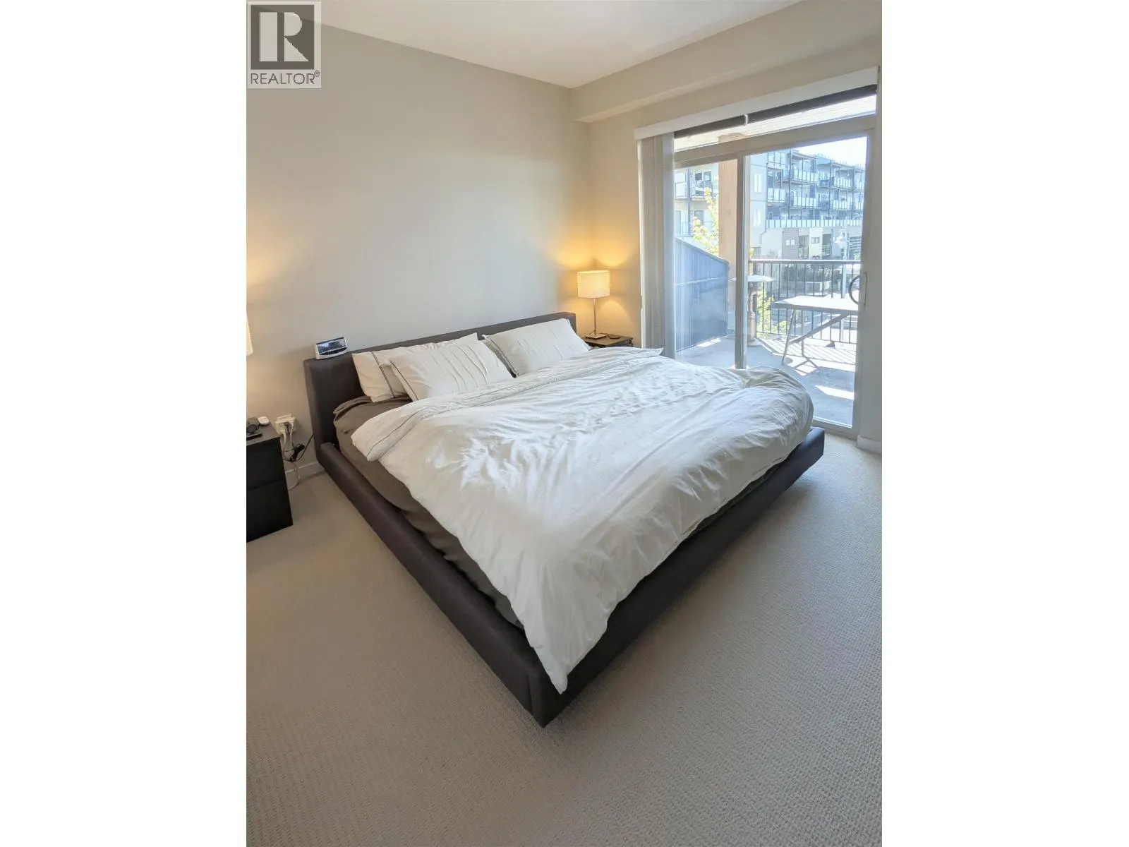 206 6077 LONDON ROAD