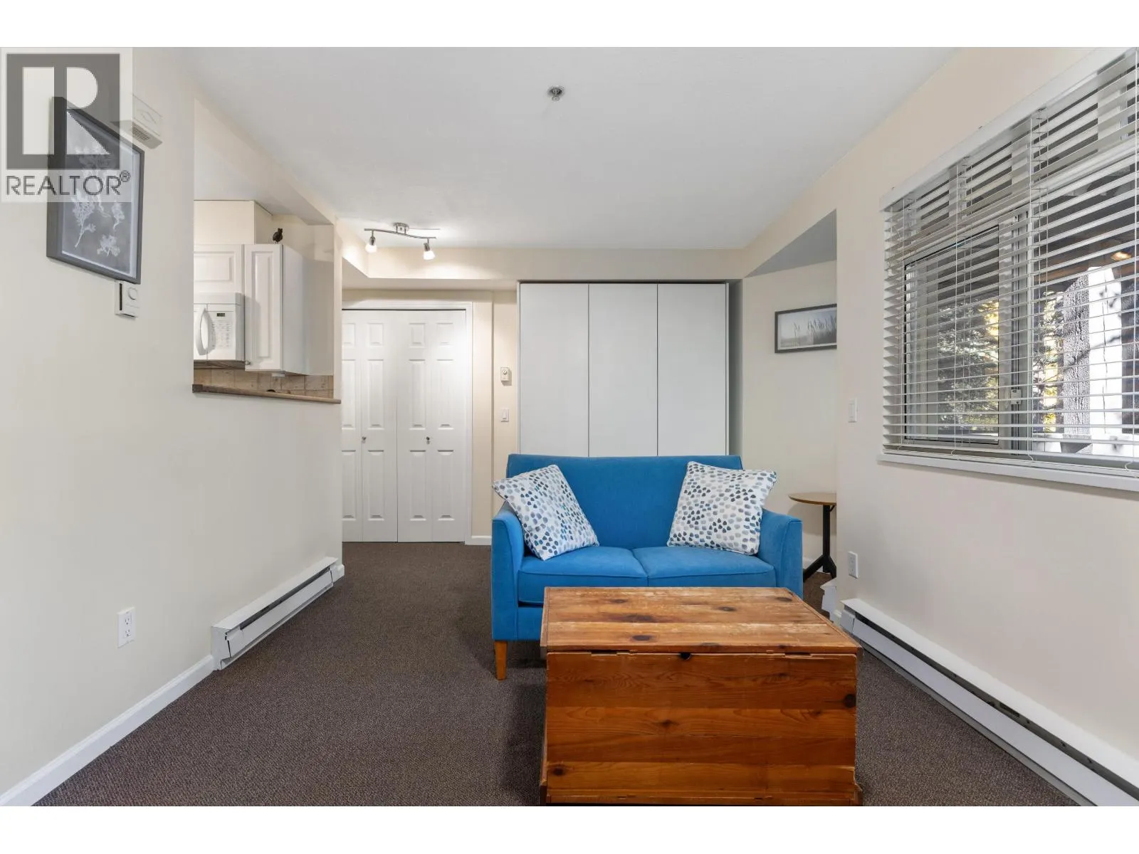 25 4335 NORTHLANDS BOULEVARD
