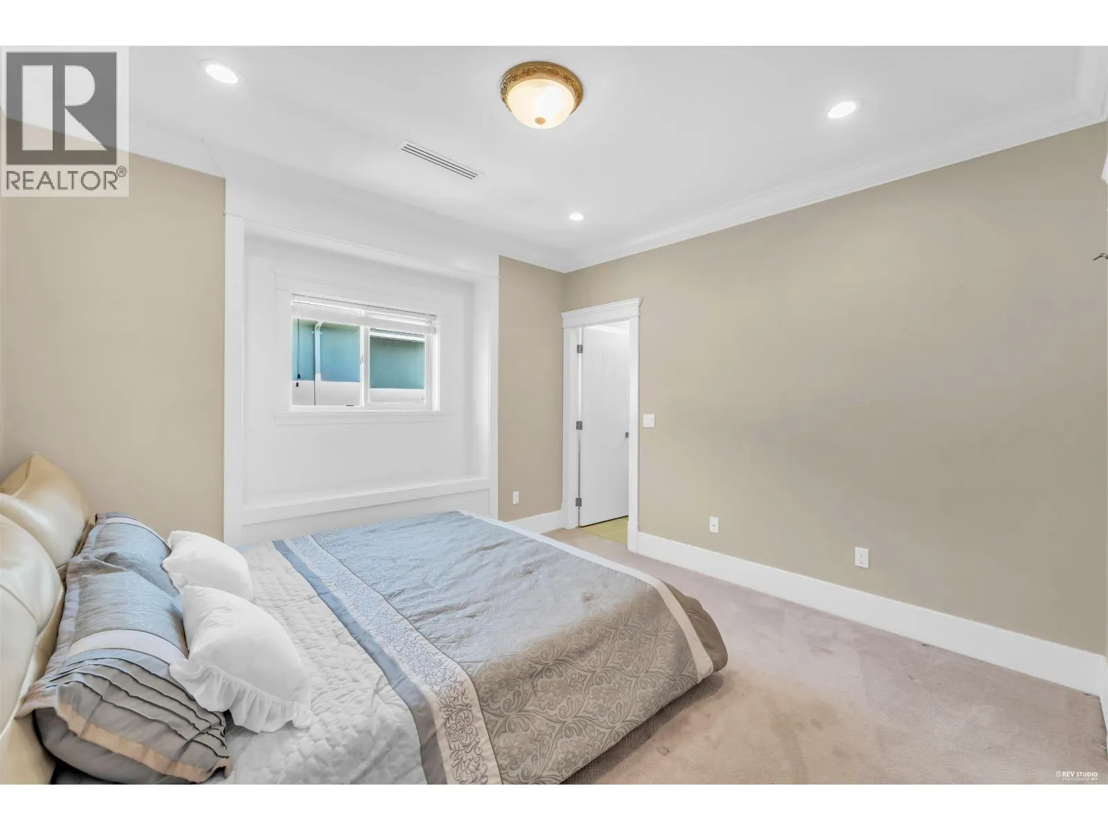 5628 GIBBONS DRIVE
